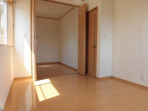 2階　西側洋室5.7帖