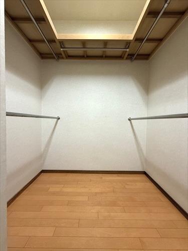 南東側洋室　ウォークインクローゼット