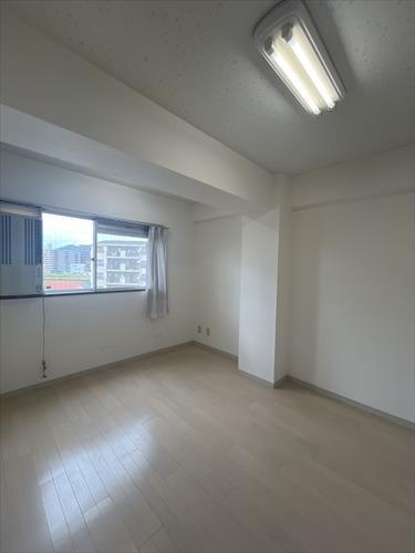 北東側洋室　5.2帖