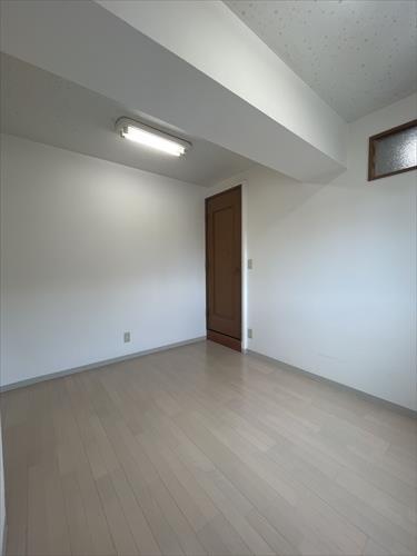 北東側洋室　5.2帖