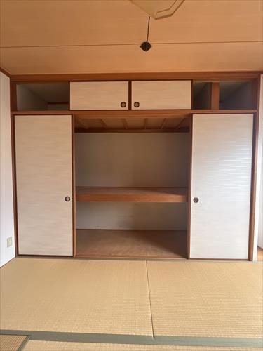 南東側和室　収納