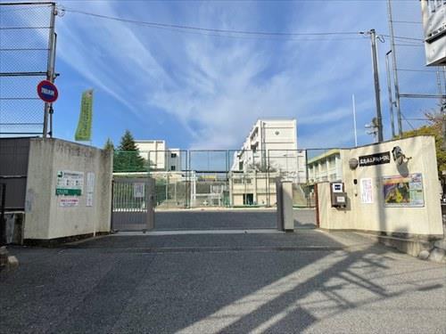 広島市立戸坂小学校まで310m