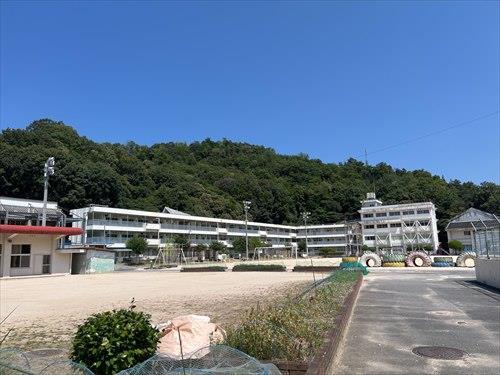 広島市立上温品小学校まで徒歩11分
