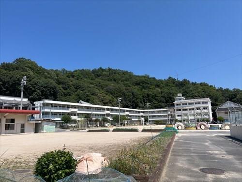 広島市立上温品小学校まで130m
