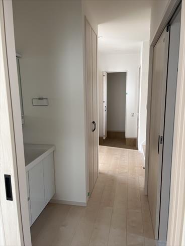 LDKから玄関方向を撮影