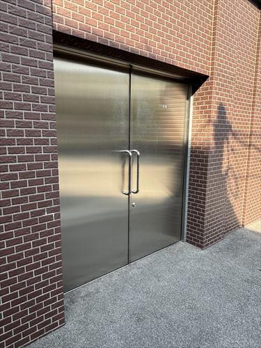 ゴミ置場出入口