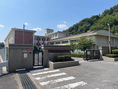 広島市立高取北中学校まで徒歩17分