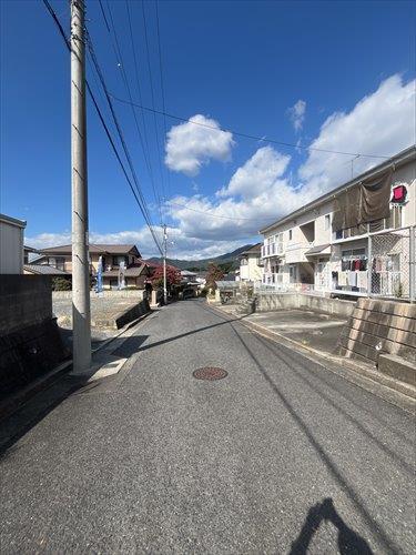 前面道路（東側から撮影）