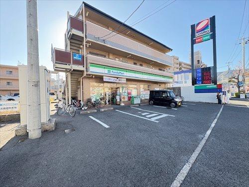ファミリーマート山本一丁目店まで290ｍ