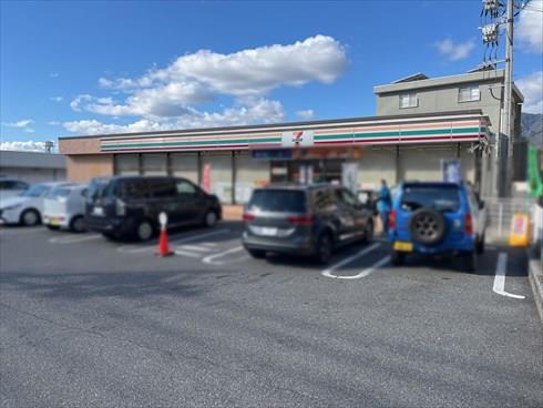 セブンイレブン皆賀3丁目店まで220ｍ