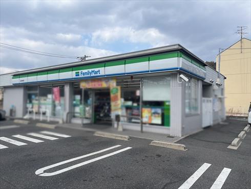 ファミリーマート広島丹那町店まで徒歩3分