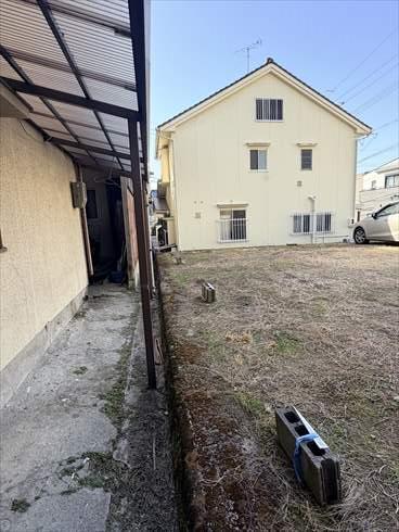 南西側隣地境界付近