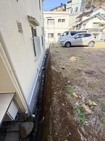 南西側隣地境界付近