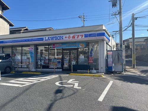 ローソン広島戸坂新町店まで360m ローソン広島戸坂新町店まで360m