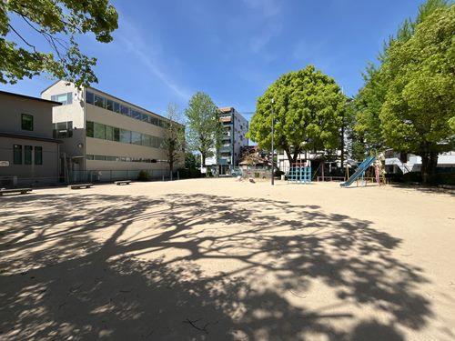 三滝公園：徒歩2分