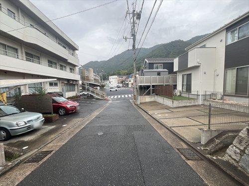 北東側道路（2026年10月撮影）
