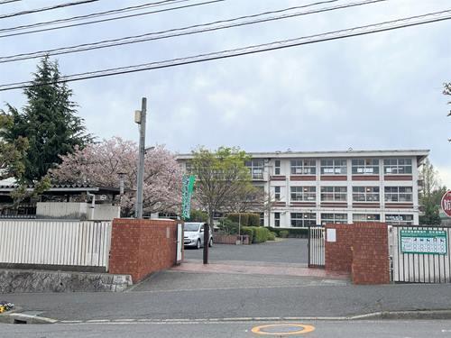 廿日市市立阿品台東小学校／徒歩9分