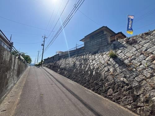 南東側道路（東側より撮影）