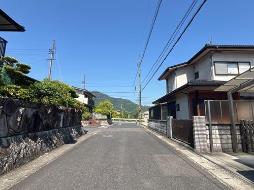 北西側道路（西側より撮影）