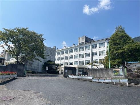 広島市立安北小学校まで徒歩14分