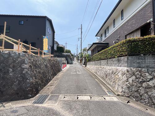 西側道路（広島市道・幅員：4.0m）