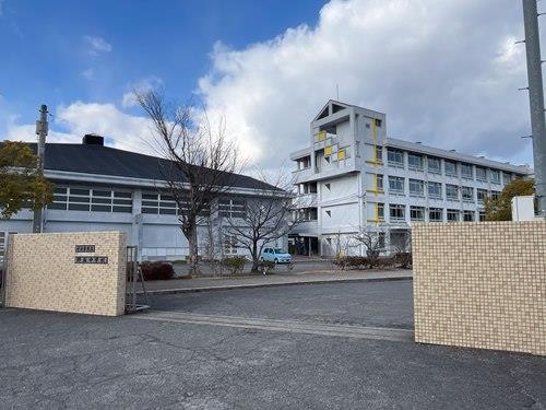 廿日市市立野坂中学校：徒歩11分