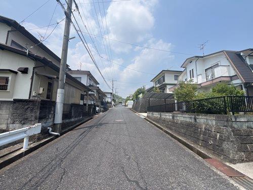 前面道路（南東側より撮影）