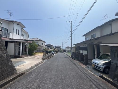 前面道路（南西側より撮影）