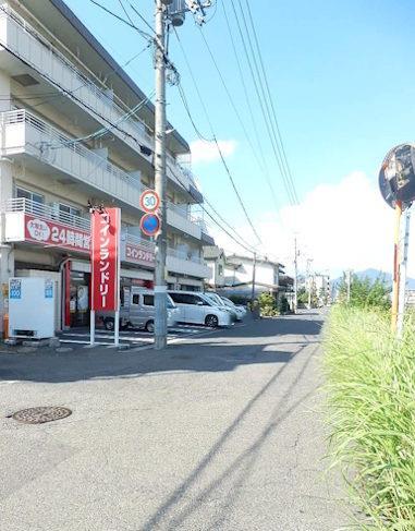 南東側道路