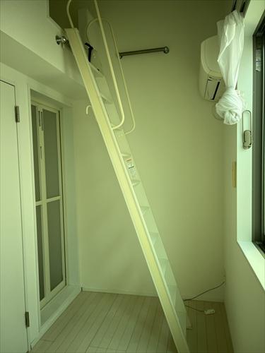203号室 ロフトはしご