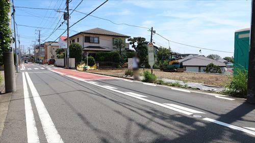 北西側前面道路（物件：右手）