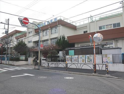 葛飾区半田小学校まで680m