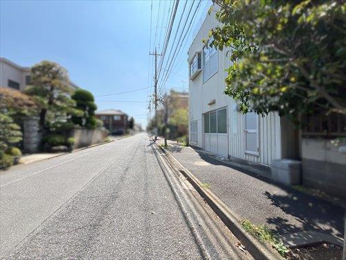 東側前面道路（2025年9月撮影）