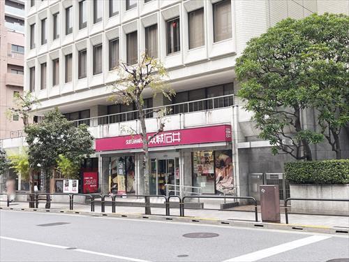 成城石井市ヶ谷店(720m)