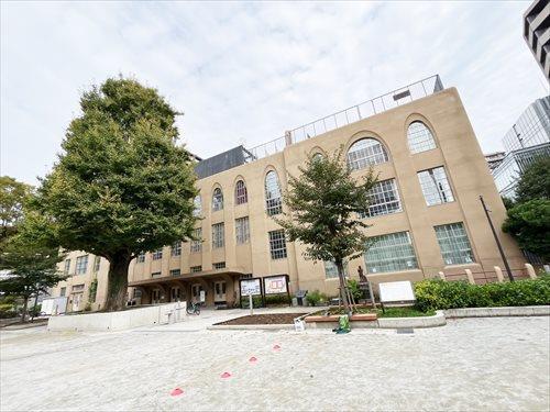 千代田区立九段小学校(430m)