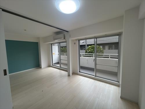 洋室6.0帖+リビングダイニング