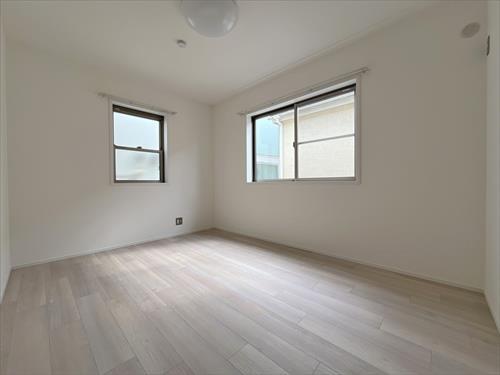 2F 南側洋室約６帖