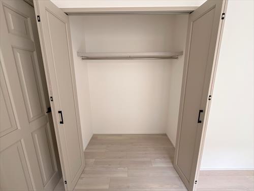 クローゼット（2F南側洋室約６帖）