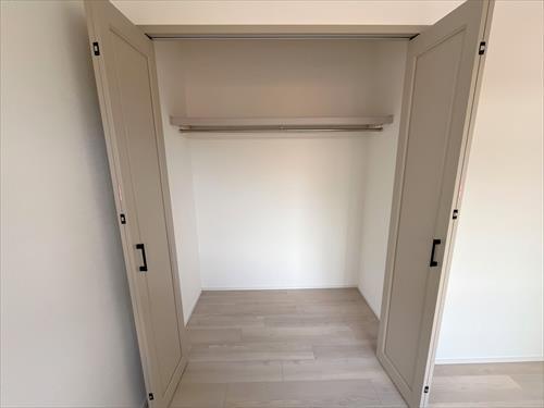 クローゼット（2F北側洋室約６帖）