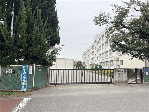大和市立緑野小学校まで330m