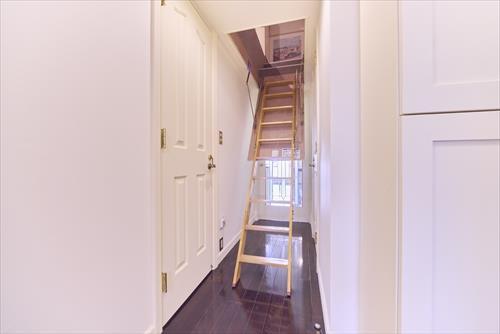 ロフトへの梯子