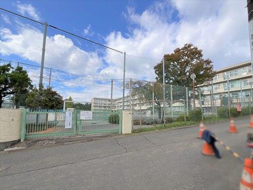 町田市立鶴川第二中学校(2550m)