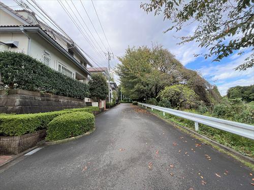 北側前面道路(2025年10月撮影)