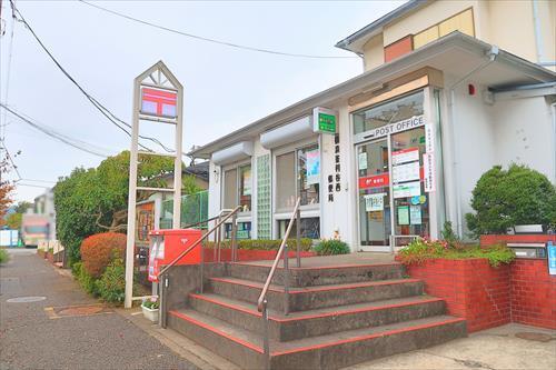 横浜釜利谷西郵便局まで690m