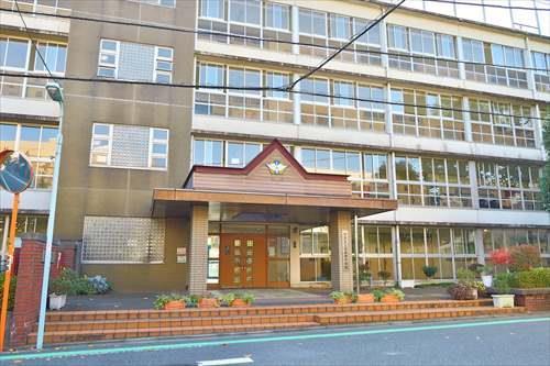 目黒区立目黒西中学校まで640m