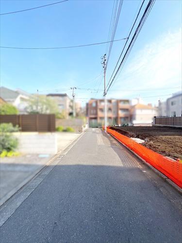 北東側前面道路（2025年11月撮影）