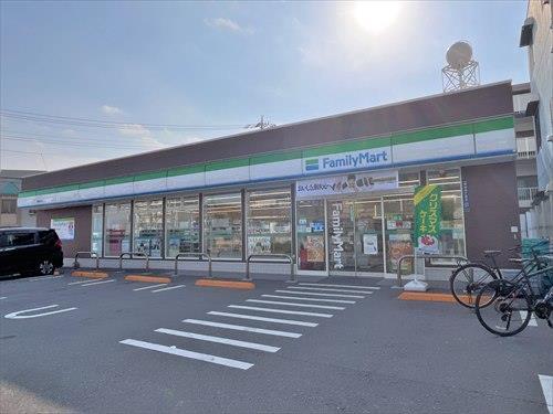 ファミリーマート板橋西台店 680ｍ