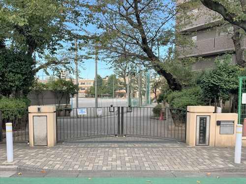 板橋区立赤塚第一中学校 1570ｍ