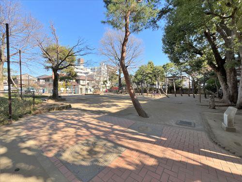 中野区立東山公園 230ｍ