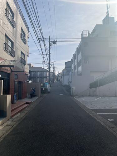 現地含む南西側前面道路 現地含む南西側前面道路